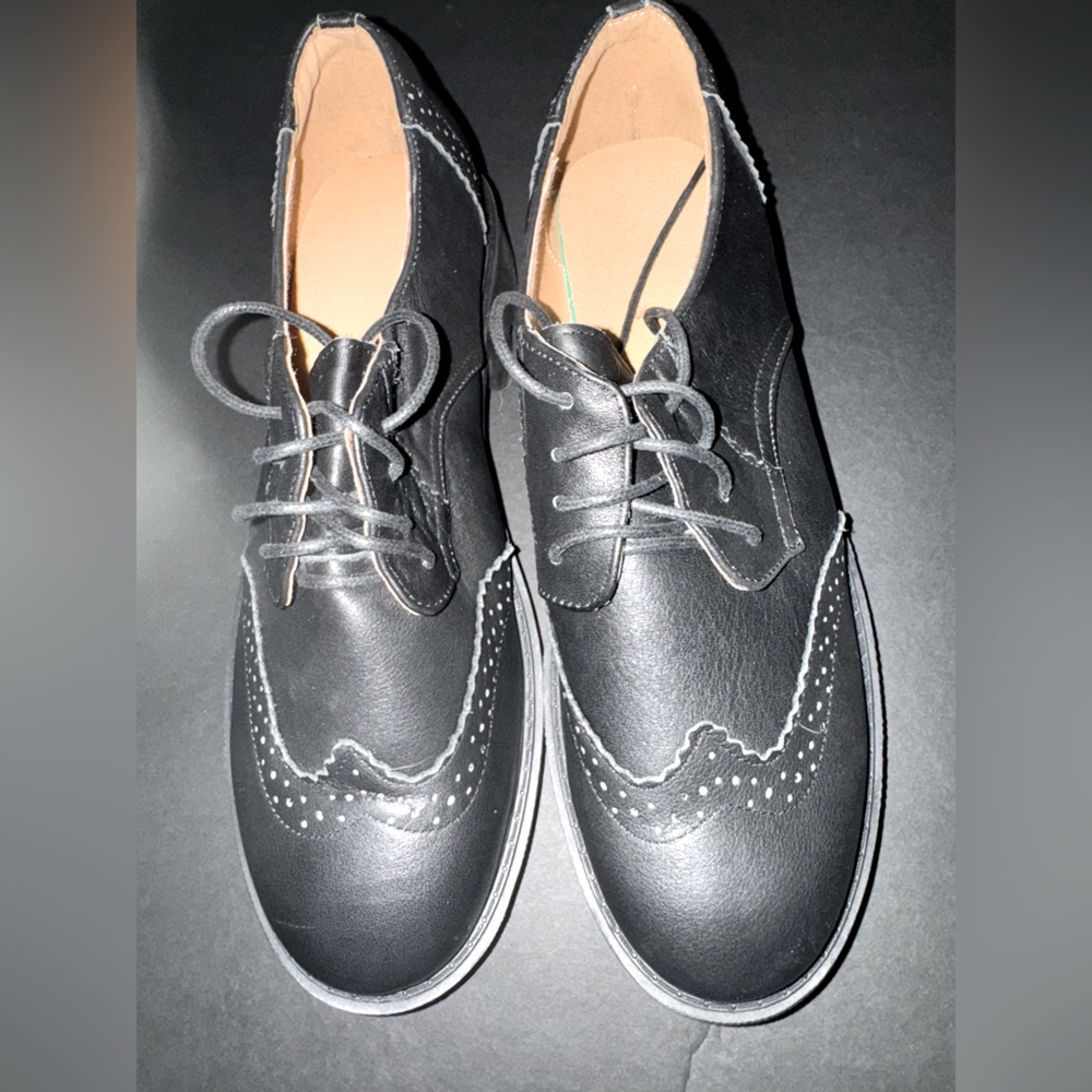 NWOT Women's Round Toe Lace up Oxford, Low Heel Synthetic Leather Work Shoes 10